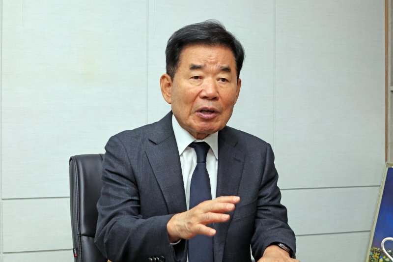 김진표 전 국회의장이 지난해 12월 19일 서울 서초구 사무실에서 '대한민국의 길을 묻다'라는 주제로 인터뷰를 하고 있다. 사진=박범준 기자