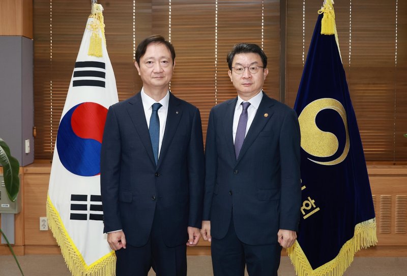 이찬진 금융감독원장과 이억원 금융위원장