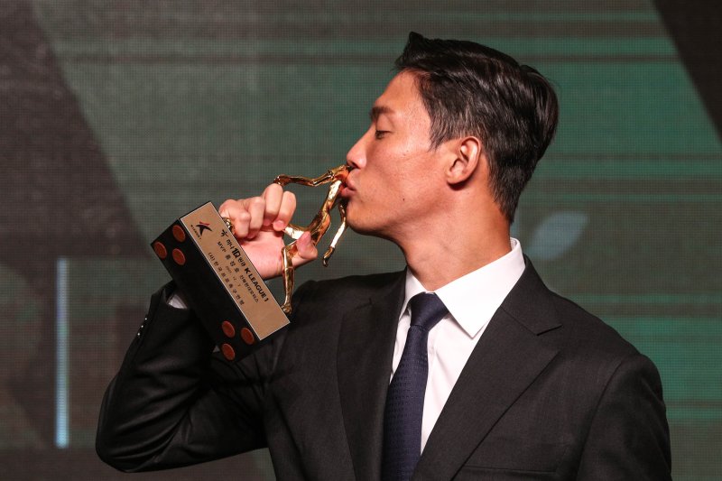 2021 K리그 MVP 수상 당시의 홍정호.뉴스1
