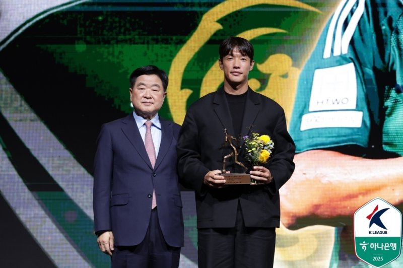 전북 현대 홍정호(오른쪽)(한국프로축구연맹 제공)