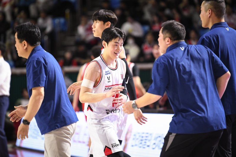 활짝 웃는 문유현 (출처=연합뉴스)