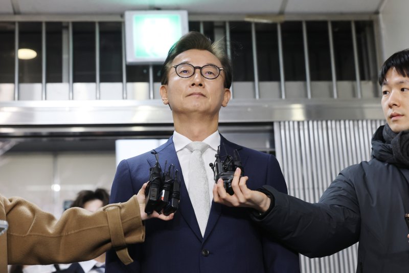 통일교 금품수수 의혹을 받는 전재수 전 해양수산부 장관이 19일 서울 서대문구 경찰청 국가수사본부로 조사받기 위해 출석하고 있다. (공동취재) 2025.12.19/뉴스1 ⓒ News1 이호윤 기자