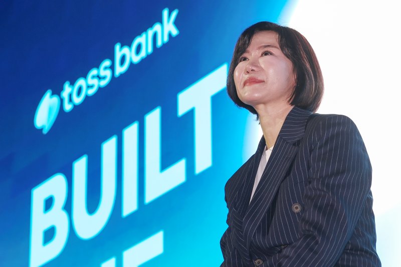 이은미 토스뱅크 대표가 16일 오전 서울 영등포구 여의도 페어몬트 호텔에서 열린 '토스뱅크 2025 미디어데이'에서 취재진의 질문에 답하고 있다. 2025.4.16/뉴스1 ⓒ News1 민경석 기자