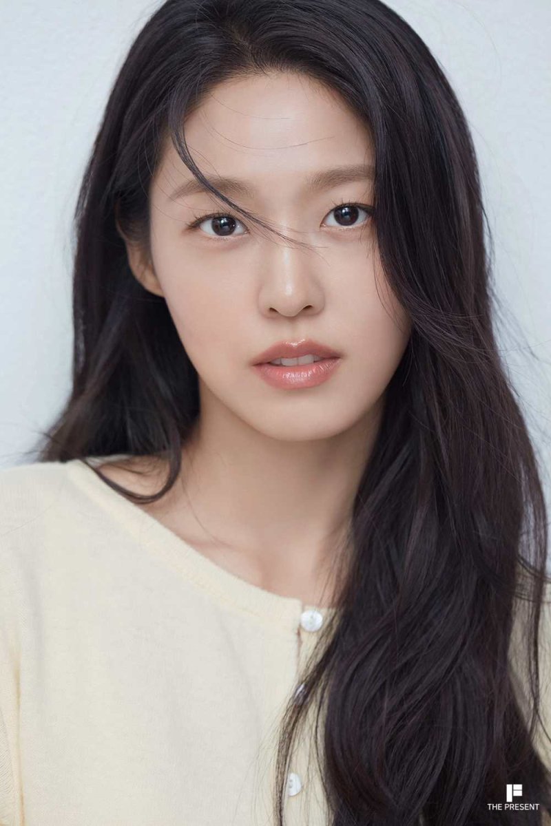 김설현, 청순&middot;섹시 '베이글녀'의 정석…물오른 미모