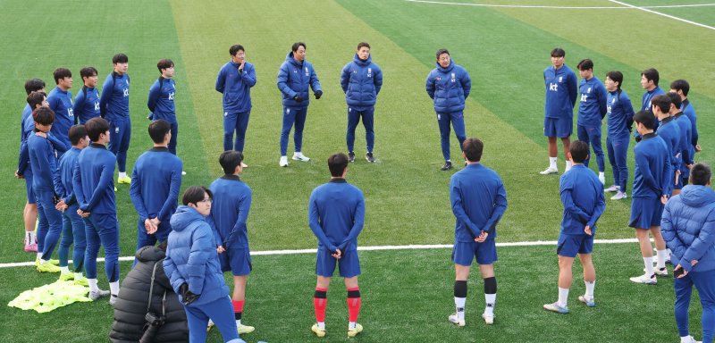 한국은 레바논 덕분에 극적으로 8강에 진출했다. 뉴스1