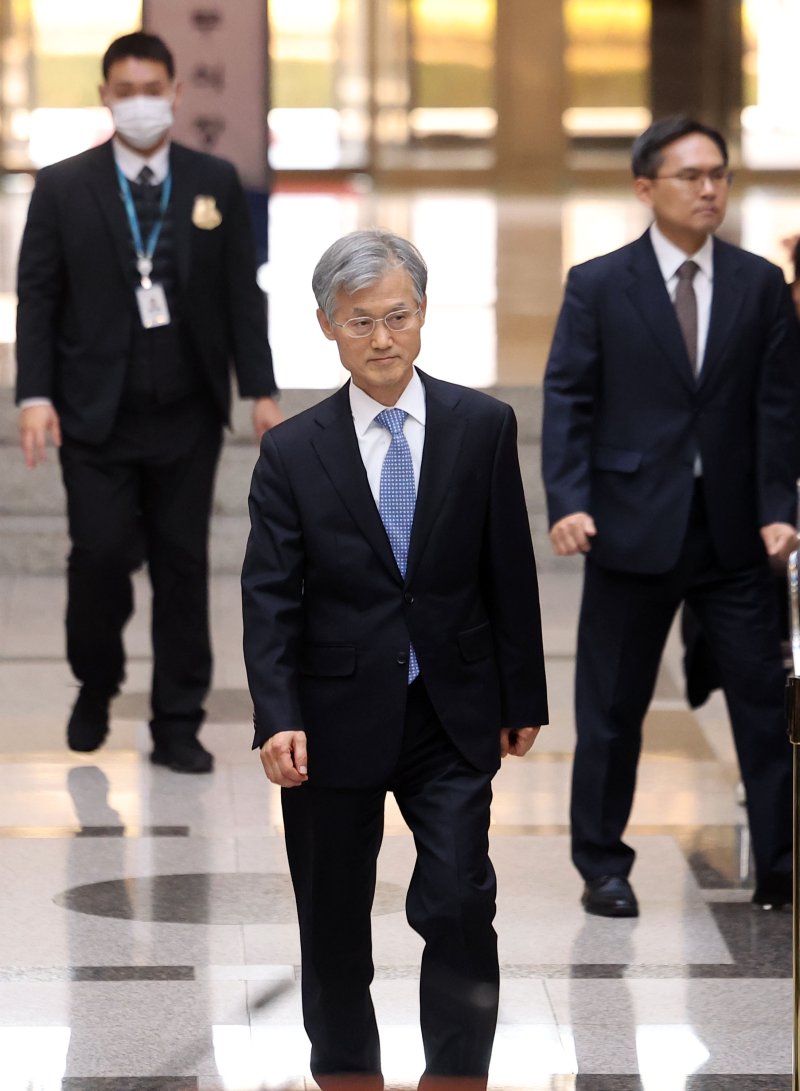 [서울=뉴시스] 김선웅 기자 = 조희대 대법원장이 2일 서울 서초구 대법원에서 열린 시무식에서 시무식사를 하고 있다. 2026.01.02. mangusta@newsis.com