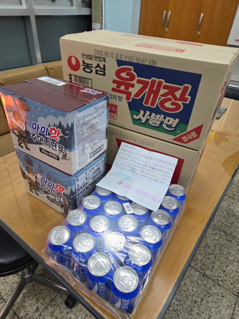 A씨와 B군이 남긴 선물/사진=인천 계양소방서 제공, 뉴스1