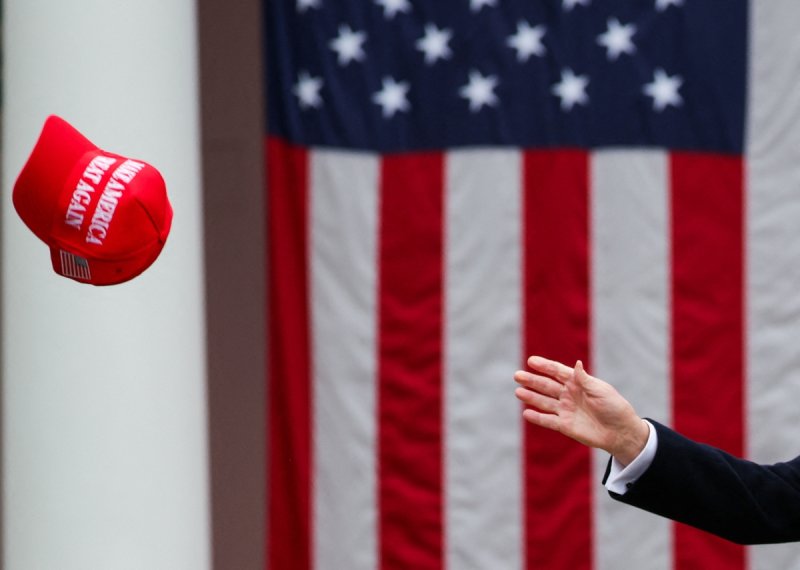 지난해 4월 상호관세 정책 발표하는 도널드 트럼프 미국 대통령 (출처=연합뉴스)