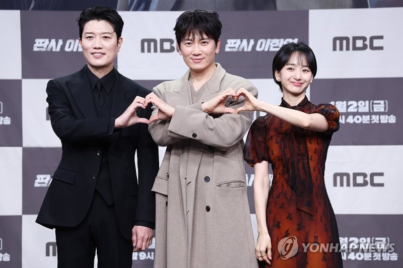 '판사 이한영' 대표하는 박희순·지성·원진아 (출처=연합뉴스)