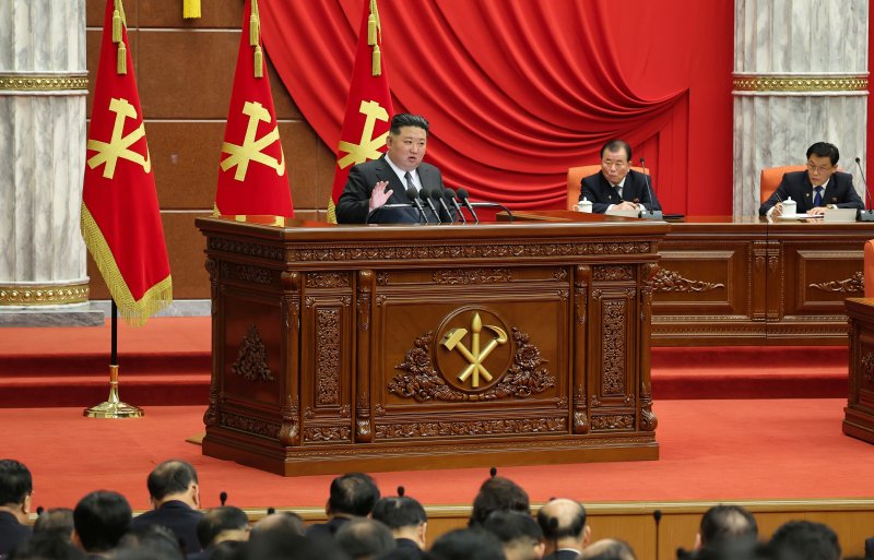 (평양 노동신문=뉴스1) = 김정은 북한 노동당 총비서가 지난 2024년 12월 노동당 중앙위원회 8기 제11차 전원회의를 주재하는 모습. [국내에서만 사용가능. 재배포 금지. DB 금지. For Use Only in the Republic of Korea. Redistribution Prohibited] rodongphoto@news1.kr