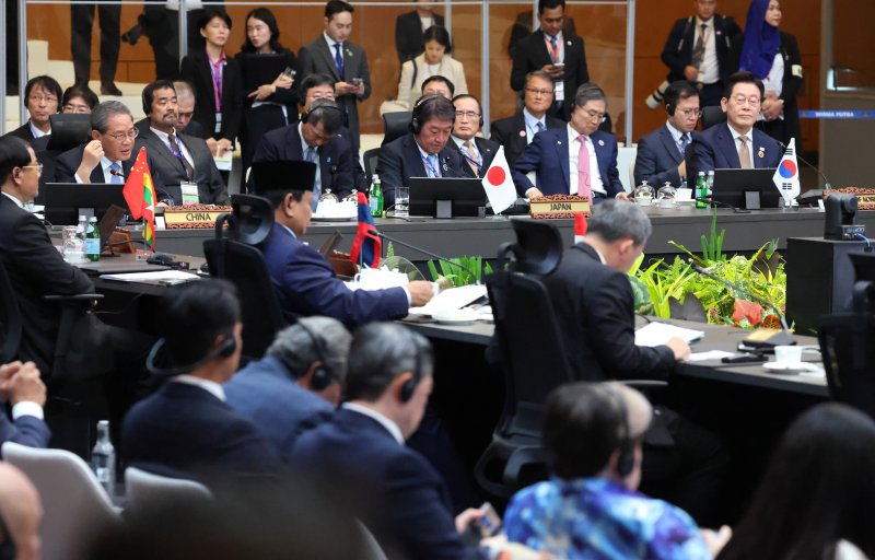 [쿠알라룸푸르=뉴시스] 고범준 기자 = 27일(현지 시간) 말레이시아 쿠알라룸푸르 컨벤션 센터에서 이재명 대통령이 참석한 가운데 아세안+3(한중일) 정상회의가 열리고 있다. 2025.10.27. bjko@newsis.com