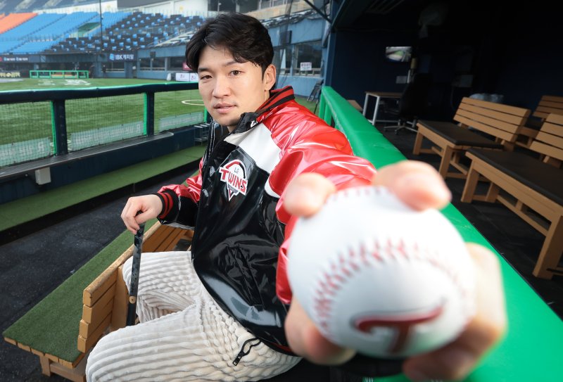 LG 트윈스 박해민이 서울 잠실야구장에서 뉴스1과의 신년 인터뷰 전 포즈를 취하고 있다. 뉴스1 ⓒ News1 권현진 기자