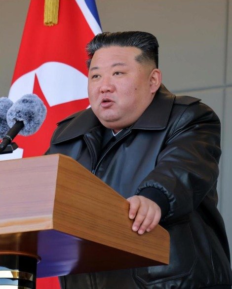 (평양 노동신문=뉴스1) = 북힌 노동당 기관지 노동신문은 3일 "김정은 동지께서 지난 2일 신의주온실종합농장 건설장을 찾고 당 제9차 대회를 자랑찬 노력적 성과로 빛내기 위한 투쟁 속에 뜻깊은 새해를 맞이한 전체 청년전위·군인 건설자를 축하격려했다"라고 보도했다.[국내에서만 사용가능. 재배포 금지. DB 금지. For Use Only in the Republic of Korea. Redistribution Prohibited] rodongphoto@news1.kr