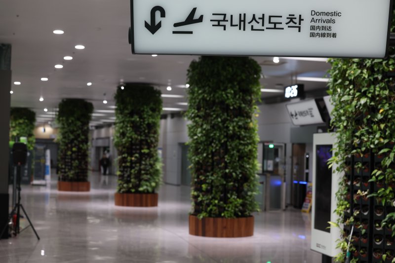 12·29 제주항공 여객기 참사 1주기를 앞둔 24일 전남 무안국제공항이 한산한 모습을 보이고 있다. 2025.12.24/뉴스1 ⓒ News1 박지현 기자