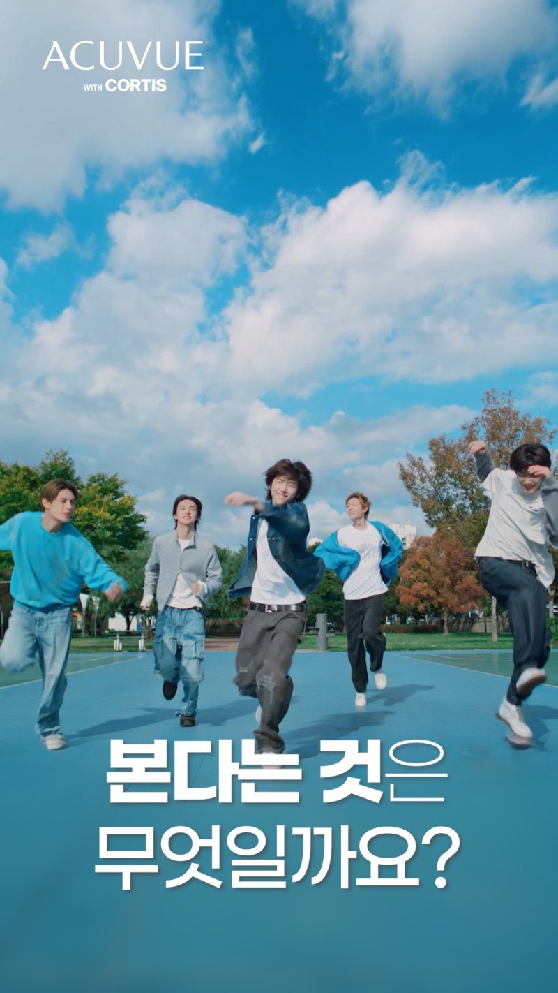 [서울=뉴시스] 한국 존슨앤드존슨 비전의 콘택트렌즈 브랜드 아큐브는 빅히트 뮤직의 신인 그룹 '코르티스(CORTIS)'를 '아큐브 오아시스 원데이'의 새로운 브랜드 앰배서더로 선정했다. (사진=아큐브 제공) 2026.01.02. photo@newsis.com *재판매 및 DB 금지