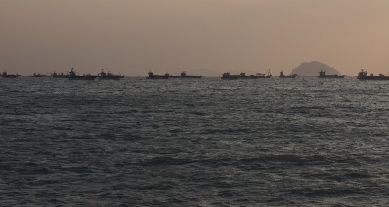 금호도 앞바다의 김 양식 배들이 수평선을 가득 채우고 있다. 2026.1.2뉴스1 ⓒ News1 조영석 기자