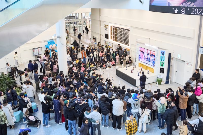[부산=뉴시스] 겨울방학시즌 로봇댄스 공연. (사진=국립부산과학관 제공) 2026.01.04. photo@newsis.com *재판매 및 DB 금지
