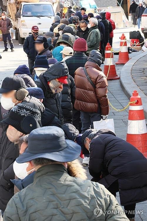 누가 이들을 거리에 나오게 하나 (출처=연합뉴스)