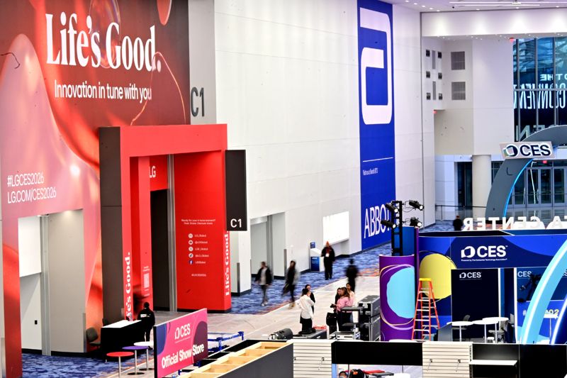 LG전자가 6일~9일(현지시간) 세계 최대 가전·IT 전시회 ‘CES 2026’가 열리는 미국 라스베이거스 컨벤션센터(LVCC)에서 공감지능으로 '당신에게 맞춘 혁신(Innovation in tune with you)' 메시지를 담은 광고로 전 세계 관람객을 맞이한다. LG전자 제공