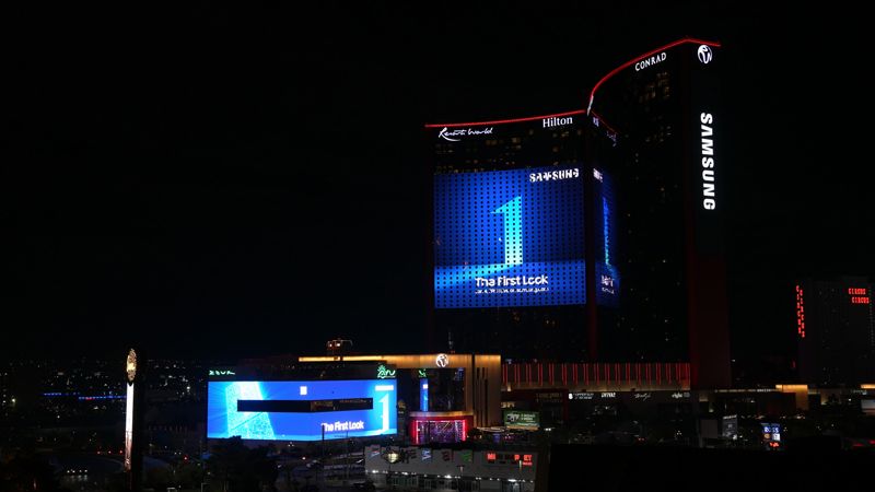 세계 최대 전자 전시회 CES 2026가 열리는 미국 라스베이거스 위치한 리조트월드 호텔 외경 및 삼성전자 CES 2026 옥외광고. 삼성전자 제공