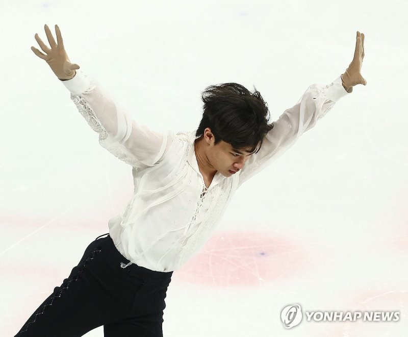 연기 펼치는 김현겸 (출처=연합뉴스)