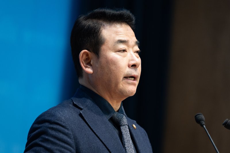 박정 더불어민주당 의원이 2일 서울 여의도 국회 소통관에서 원내대표 보궐선거 출마 기자회견을 하고 있다. 2026.1.2/뉴스1 ⓒ News1 유승관 기자