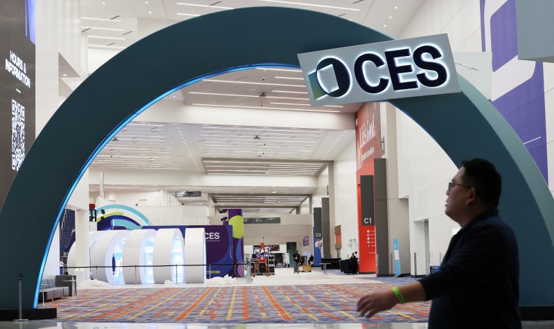 세계 최대 IT(정보기술)·가전 전시회 'CES 2026' 개막을 사흘 앞둔 3일(현지시간) 미국 네바다주 라스베이거스 컨벤션센터(LVCC)에 관련 홍보물이 부착돼 있다. 2026.1.4/뉴스1 ⓒ News1 황기선 기자