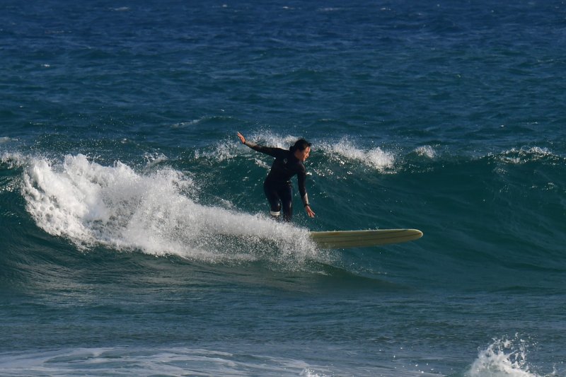 4일 경북 포항시 북구 흥해읍 용한리해수욕장에서 서퍼들이 파도를 타고 있다. 2026.1.4/뉴스1 ⓒ News1 최창호 기자