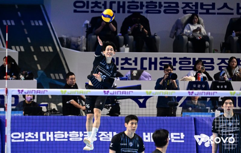 현대캐피탈 이시우의 강서브 (출처=연합뉴스)