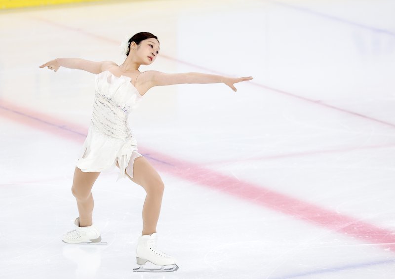 피겨스케이팅 선수 신지아(세화여고)가 4일 서울 양천구 목동 아이스링크에서 열린 제80회 전국남녀 피겨스케이팅 종합선수권대회 여자 시니어 프리 스케이팅에서 연기를 펼치고 있다. 2026.1.4/뉴스1 ⓒ News1 김성진 기자