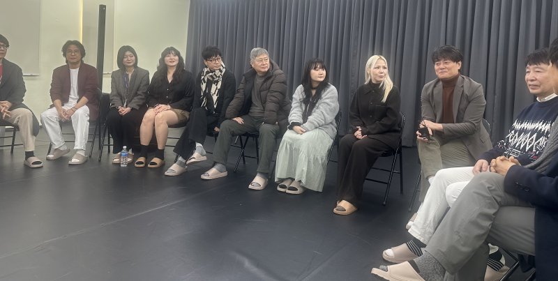 [서울=뉴시스] 이재훈 기자 = 4일 오후 서울 대학로 아르코꿈밭극장에서 열린 '2026 광석이 다시 만나기' 공연 전 뮤지션들이 간담회에서 이야기하고 있다. 2026.01.04. realpaper7@newsis.com *재판매 및 DB 금지