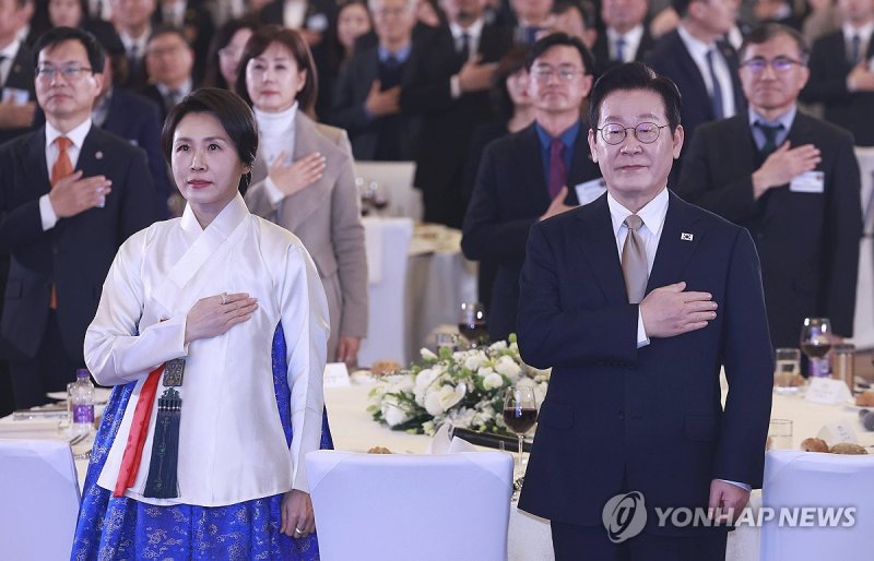 이재명 대통령 부부, 재중 한국인 간담회 참석 (출처=연합뉴스)