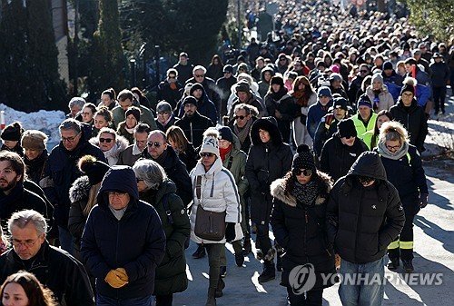 천장 방음재가 피해 키웠나…화재참사 스위스 주점 소유주 수사(종합) (출처=연합뉴스)
