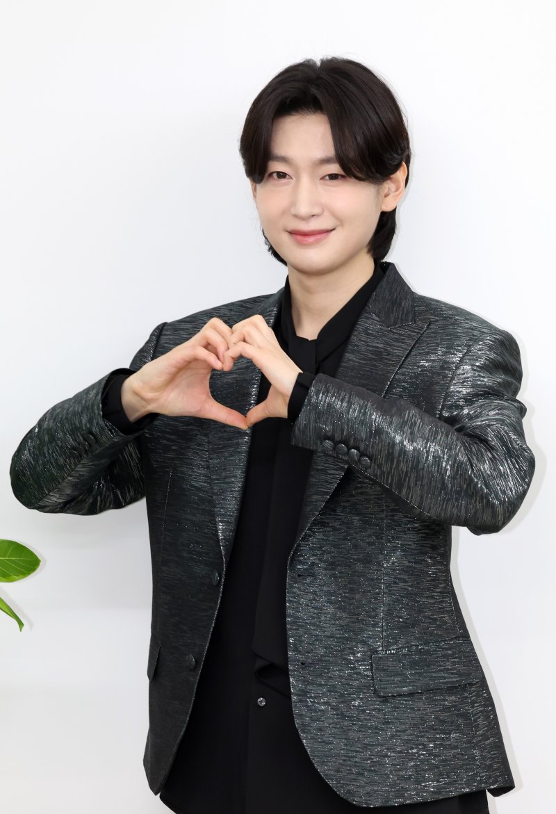 [인터뷰]"팬들은 내 심장"…초대천왕 김용빈의 진심