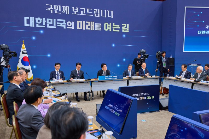 이재명 대통령이 12일 세종시 정부세종컨벤션센터에서 열린 교육부·국가교육위원회·법제처 업무보고에서 발언하고 있다. (대통령실 제공. 재판매 및 DB 금지) 2025.12.12/뉴스1 ⓒ News1 이재명 기자