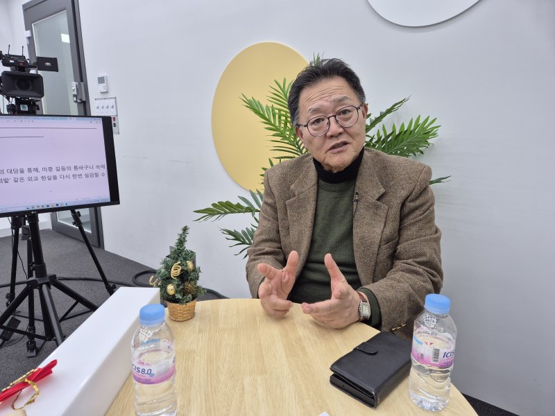 [서울=뉴시스] 강준영 한국외대 교수가 TV뉴시스 스튜디오에서 신년 인터뷰를 하고 있다.2026.01.05. *재판매 및 DB 금지