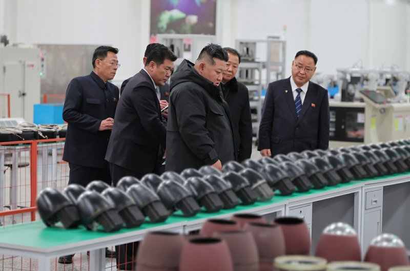 (평양 노동신문=뉴스1) = 노동당 기관지 노동신문은 지난 4일 자 보도에서 김정은 북한 노동당 총비서가 3일에 북한판 스파이크 미사일 생산 공장을 시찰했다고 전했다. [국내에서만 사용가능. 재배포 금지. DB 금지. For Use Only in the Republic of Korea. Redistribution Prohibited] rodongphoto@news1.kr