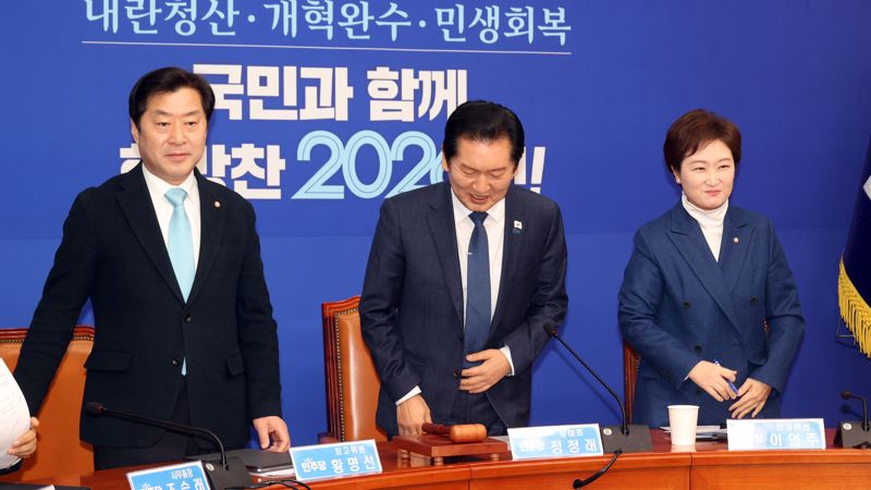 더불어민주당 정청래 대표가 5일 국회에서 열린 최고위원회의에 참석하고 있다. 사진=서동일 기자