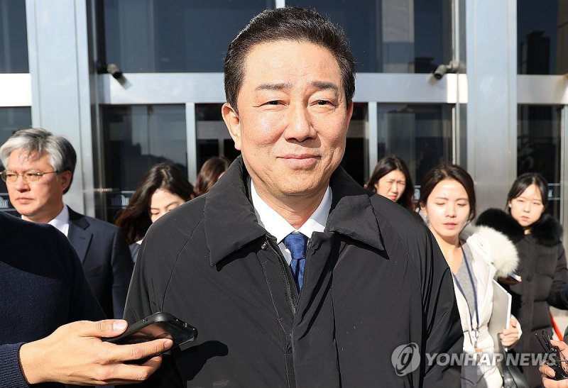 국회 나서는 김병기 전 원내대표 (출처=연합뉴스)