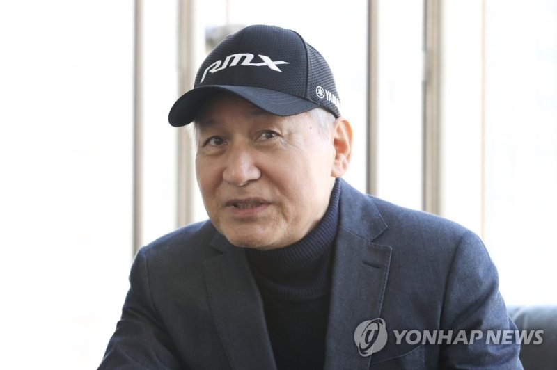 인터뷰하는 배우 안성기 (출처=연합뉴스)