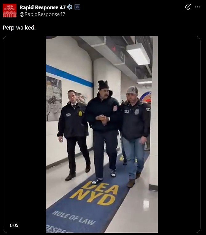 미 마약단속국 뉴욕지부에 연행되는 마두로 (출처=연합뉴스)