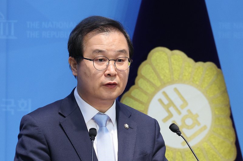 이건태 더불어민주당 의원이 11일 서울 여의도 국회 소통관에서 최고위원 출마 선언 기자회견을 하고 있다. 2025.12.11/뉴스1 ⓒ News1 신웅수 기자