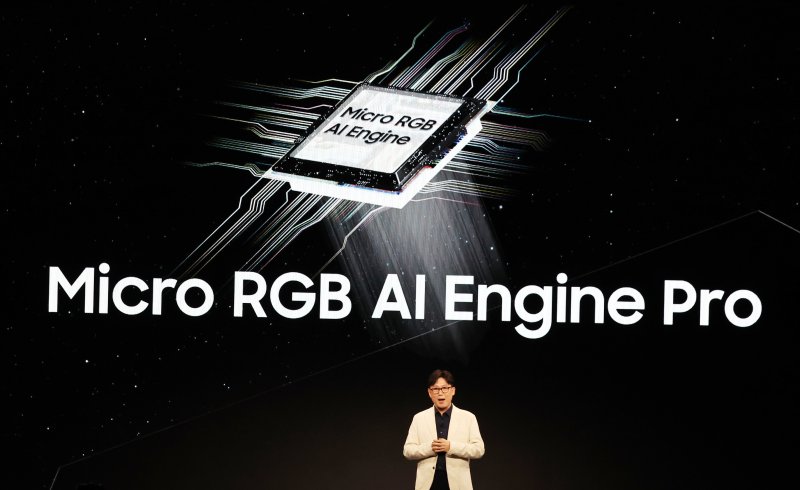 용석우 삼성전자 영상디스플레이사업부장 사장이 4일(현지시간) 미국 라스베이거스 윈호텔에서 열린 CES 2026 '더 퍼스트룩' 프레스 컨퍼런스에서 삼성전자 '130형 마이크로 RGB TV'가 공개하고 있다. 2026.1.5/뉴스1 ⓒ News1 황기선 기자