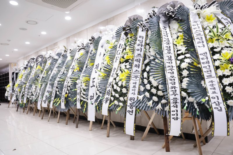 [뉴스1 PICK]'국민 배우' 안성기 별세…장례는 영화인장, 이정재&middot;정우성 운구