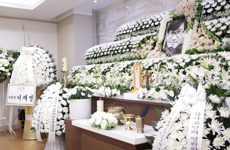 [뉴스1 PICK]'국민 배우' 안성기 별세…장례는 영화인장, 이정재&middot;정우성 운구