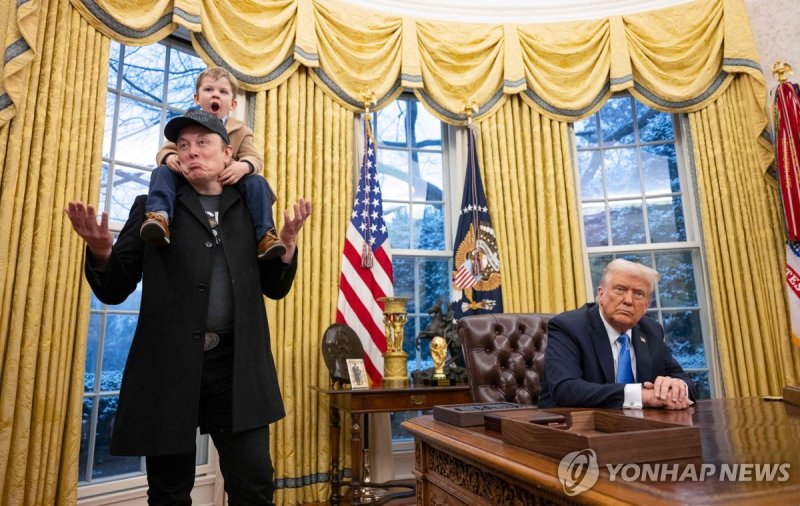 일론 머스크 테슬라 최고경영자(왼쪽)와 도널드 트럼프 미국 대통령 (출처=연합뉴스)