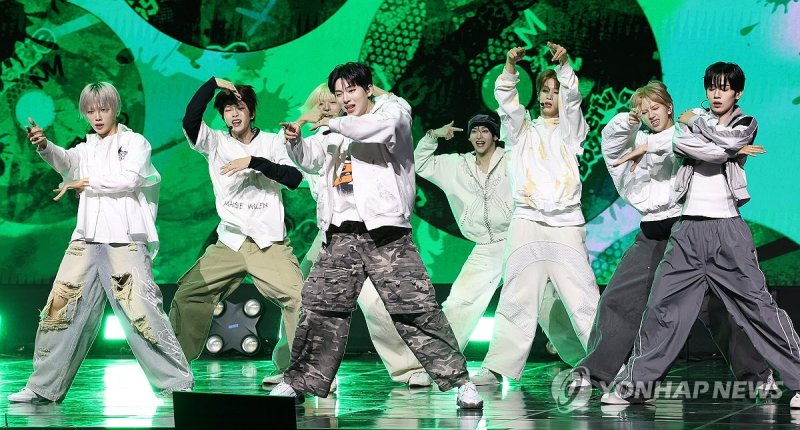 아이덴티티 두번째 유닛 예스위아 (출처=연합뉴스)