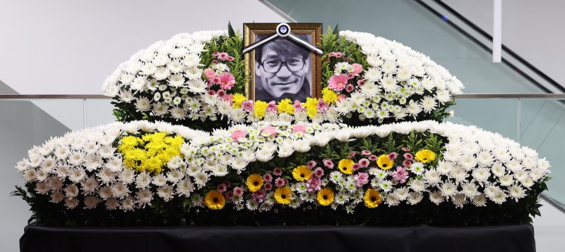 5일 서울 중구 서울영화센터에 고 안성기의 추모 공간이 마련돼 있다. 안성기는 이날 오전 9시 서울 용산구 순천향대병원 중환자실에서 가족들이 지켜보는 가운데 눈을 감았다. 향년 74세. 2026.1.5/뉴스1 ⓒ News1 박지혜 기자