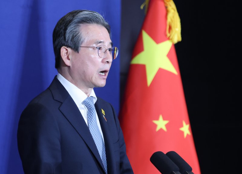 김용범 정책실장이 5일 중국 베이징의 한 호텔에 마련된 프레스센터에서 한중 정상회담 일정 등 관련 브리핑을 하고 있다. 2026.1.5/뉴스1 ⓒ News1 허경 기자