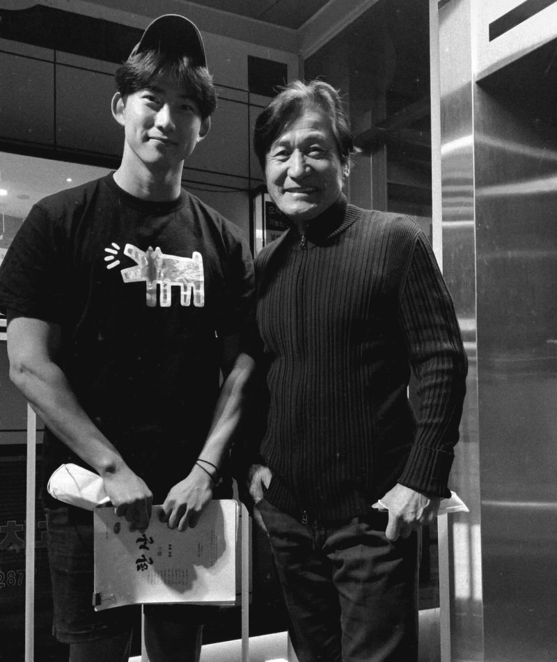 "훌륭한 어른" "인자한 미소" '국민배우' 안성기 추모 계속